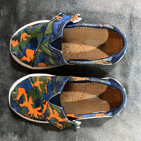 Toms Army Print Toddler Sz 7T Blue/Orange/Wht GUC - Picture 5 of 7